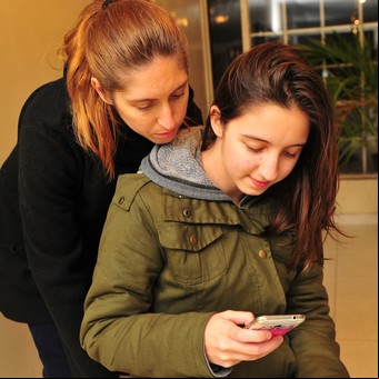 Padres en alerta: por el celular, los consumos web de los chicos son cada vez más privados