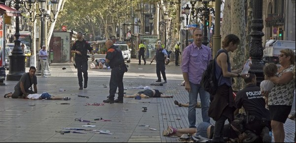 Celebraciones frente a una imagen fúnebre