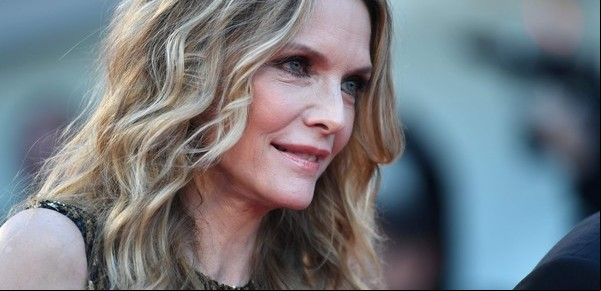 Michelle Pfeiffer sorprende con una selfie sin maquillaje, a sus 65 años