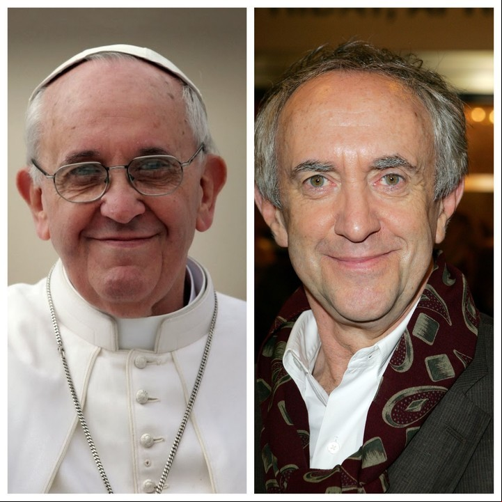 Francisco y Jonathan Pryce. Mucho se habló del parecido real entre el Papa y el actor inglés.