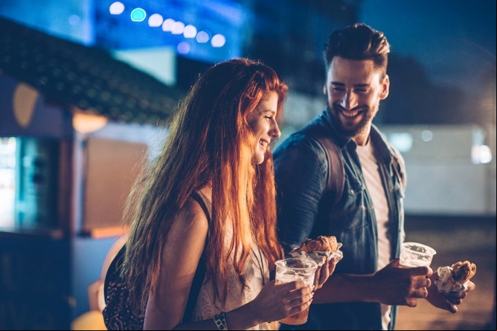 Si uno no está divorciado, pero si separado de hecho. ¿Puede tener novio o novia?
Si. Es completamente legal y propio de gente que ha separado su vínculo.