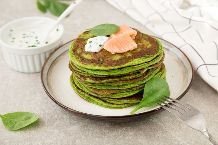 Los panqueques de espinaca son buenas opciones para almuerzos muy nutritivos