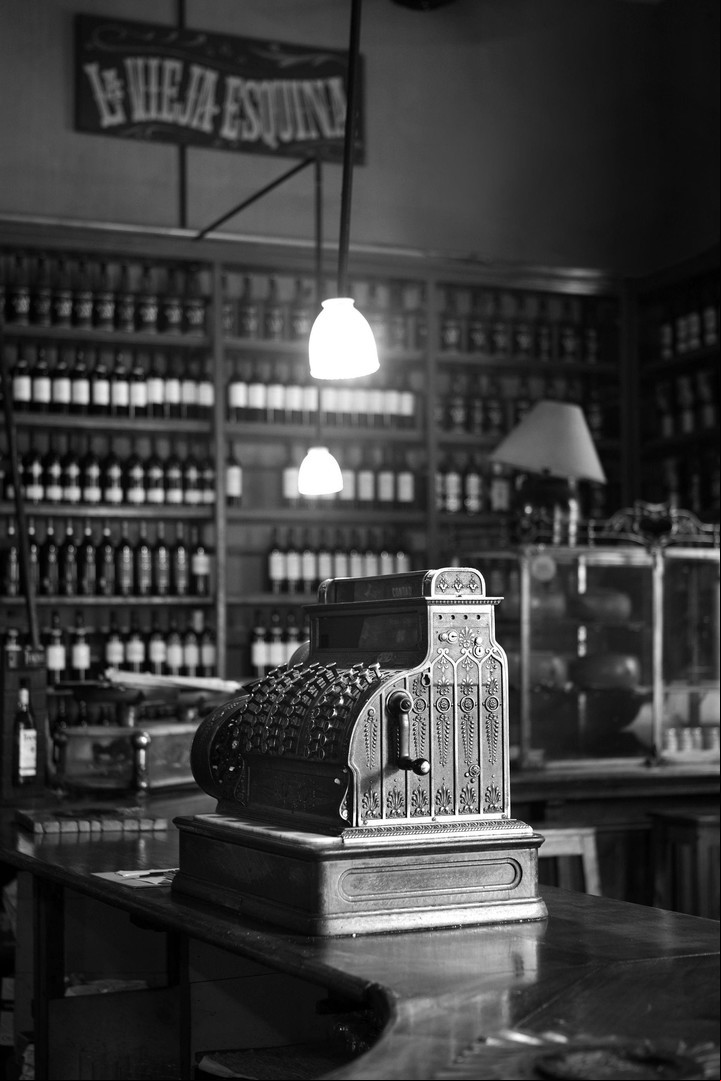 La antigua caja registradora de La Vieja Esquina.
