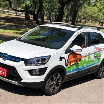 Un auto eléctrico gasta casi 10 veces menos que uno naftero