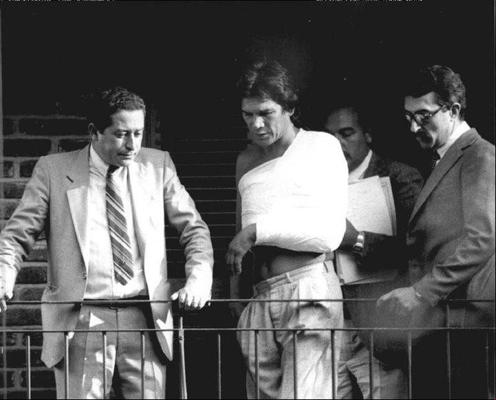 Monzón con el juez de la causa y los peritos en la reconstrucción del femicidio de Alicia Muñiz, dos días después. Foto Carlos Roberto Bairo / Archivo