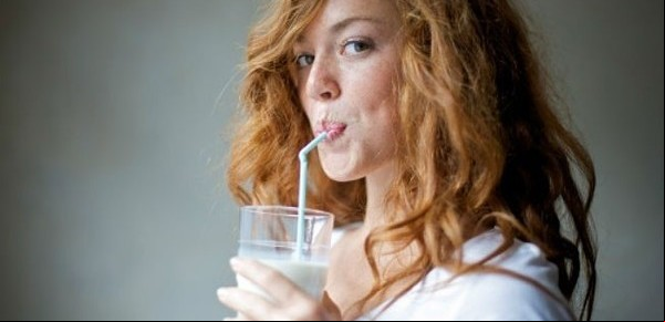 Insólito: usar pajitas para beber puede traer problemas