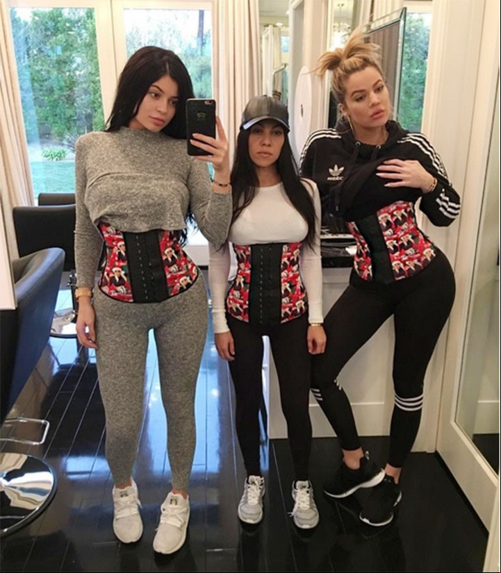 Kylie Jenner comparte en las redes el uso de las fajas.