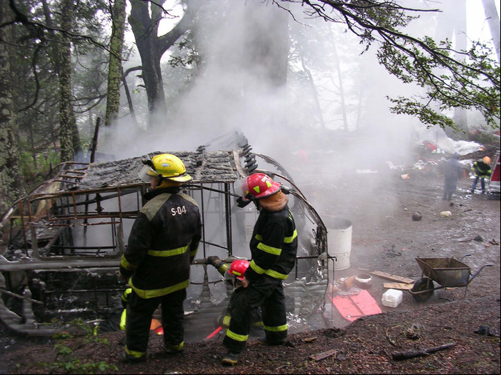 El incendio de la casilla en la que vivía el cuidador del terreno de Manu Ginóbili.