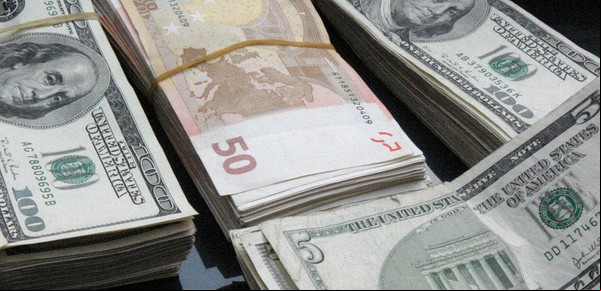 Transferir dólares y euros desde el exterior: cómo hacerlo sin pagar impuestos
