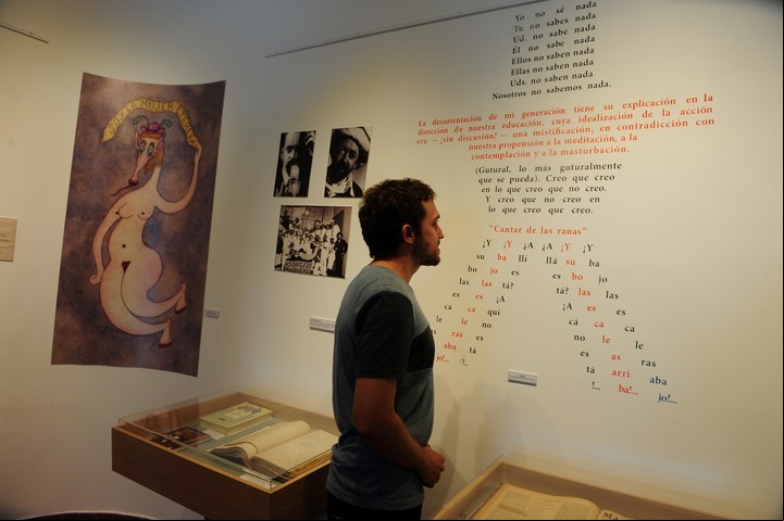 Caligrama. La disposición de las letras intenta representar el contenido del poema. Girondo lo usaba. Aquí, una reproducción que se vio en la muestra que le dedicaron en la Biblioteca Nacional en 2017. / Archivo Clarín