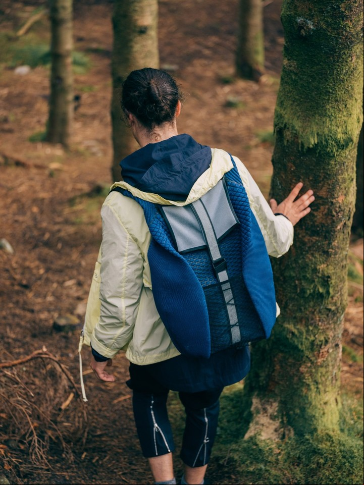 Mochila solar. Recarga celulares y cámaras a partir de la energía solar (Pauline van Dongen).
