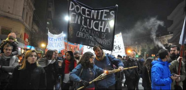 Pese a la inflación y los paros, el Gobierno mantiene su oferta de 15% de aumento para docentes universitarios
