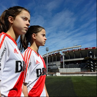 Inseparables: Emilia y Delfina son gemelas, fueron a la Justicia para poder jugar al fútbol y hoy brillan en River