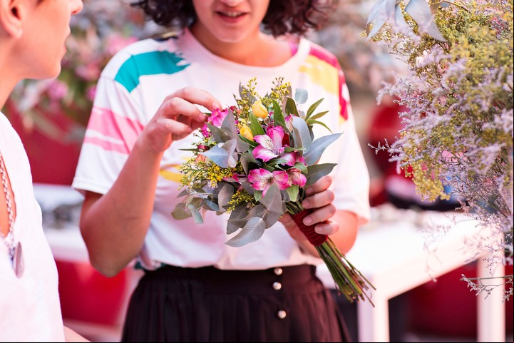 Día de los Enamorados: las florerias preparan arreglos florales para la venta.