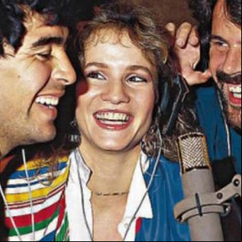 El trío Pimpi-Diego: el día que Maradona grabó con Pimpinela una canción para Doña Tota