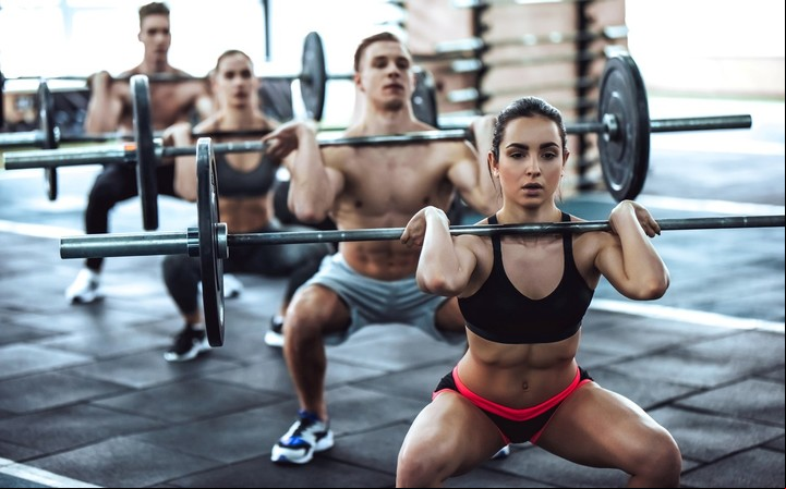 Barras, peso, rutinas fuertes, nutrición, exceso calórico. Secretos del método maingaining.