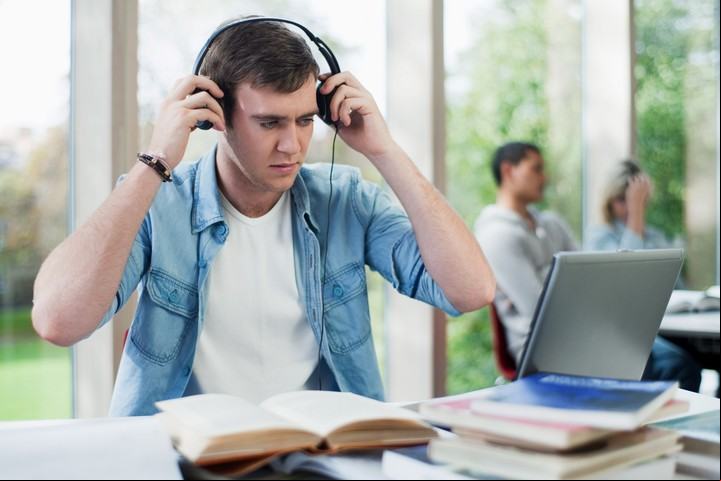 Los cursos son gratuitos y se realizan según el ritmo de cada estudiante. Foto: Archivo.