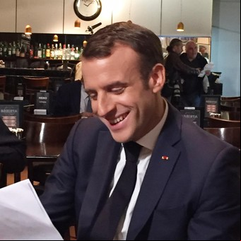 Riéndose de los autores ses con Borges: cómo fue la charla de Macron con cuatro escritores argentinos