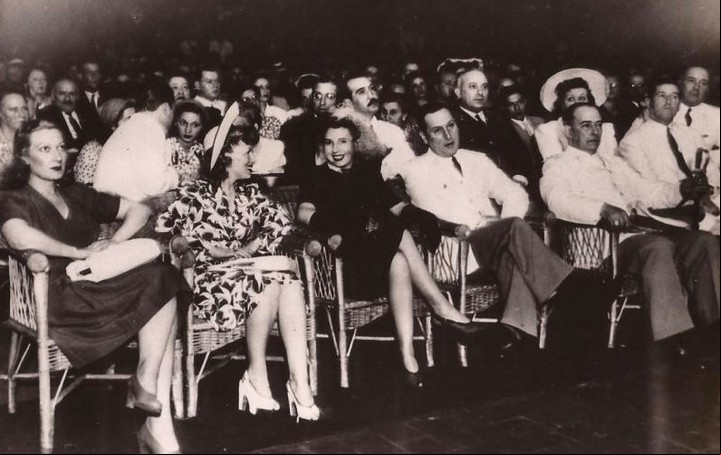 Perón y Evita en el Luna Park. La pareja se conoció en un acto para recaudar fondos.