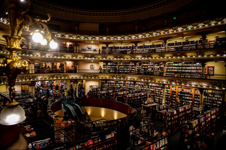 En enero de este año, la revista National Geographic eligió a la librería El Ateneo Grand Splendid como la más linda del mundo. En 2008, el diario inglés The Guardian la ubicó en el segundo lugar. / AFP