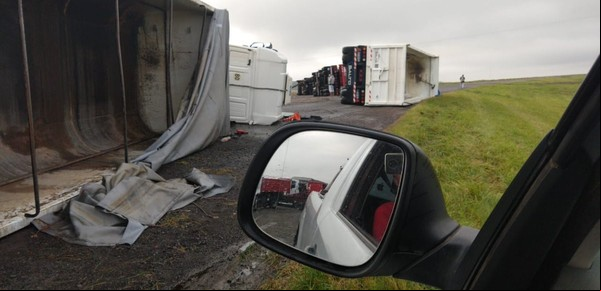 Un temporal de viento volcó cinco camiones en Azul