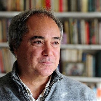 El profesor de una nocturna que es irado por sus novelas