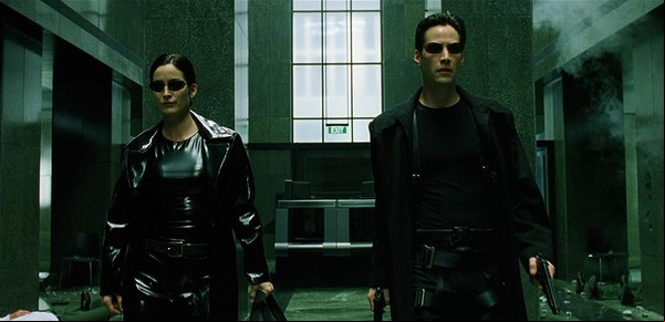 Escándalo con el equipo de rodaje de Matrix 4: los acusan de haber hecho una fiesta clandestina, en Alemania