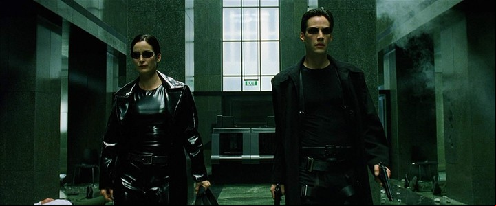 Carrie-Ann Moss y Keanu Reeves, una pareja que trascendió los límites de la pantalla.