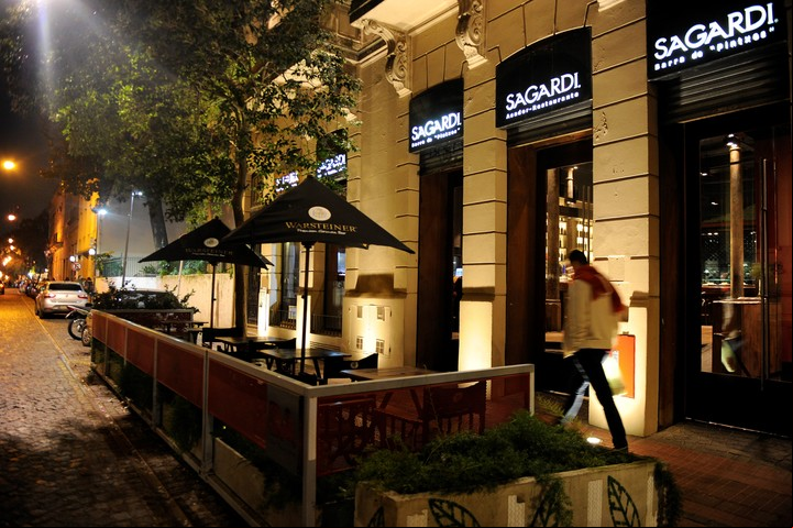 La fachad del restaurante Sagardi, en San Telmo. Foto: Juano Tesone.
