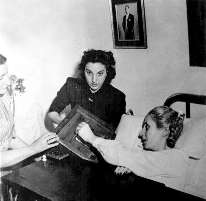 Sufragio desde la cama en los ultimos dias de vida. Archivo Clarin