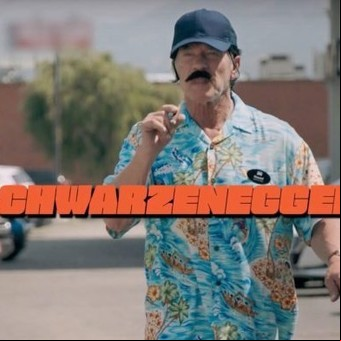 Un "Terminator" diferente: el video de Arnold Schwarzenegger disfrazado de vendedor para promover la venta de autos eléctricos