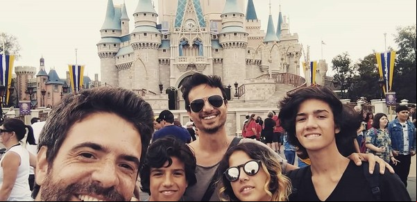 Quién es el actor de Disney que le ganó a los prejuicios y lucha por infancias libres
