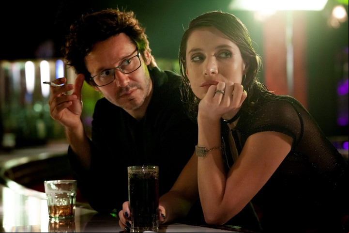 Berko (Benjamín Vicuña) y Divina Day (Daniela Ramírez), en una escena de "Berko: el arte de callar".