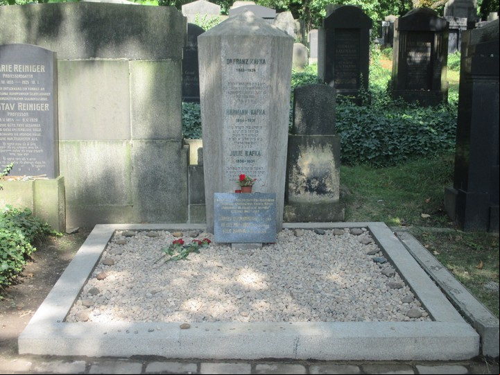 La tumba de Kafka en Praga.