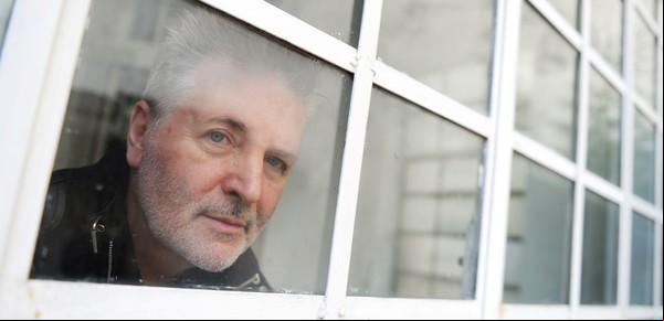 Miguel Mateos: confesiones de un sobreviviente que sigue dando pelea