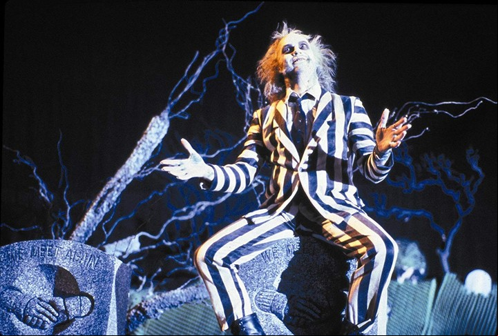 Michael Keaton es Beetlejuice, el espíritu maligno.