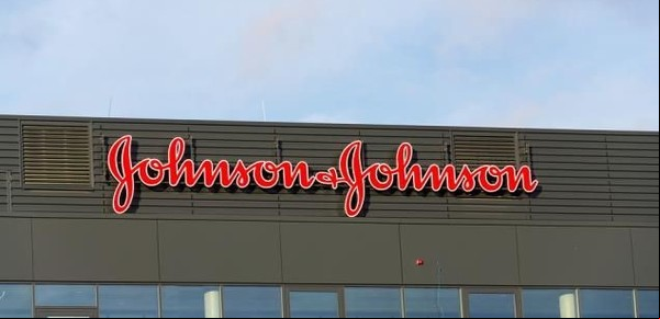 Condenan a Johnson & Johnson a pagar USD 572 millones por la crisis de adicción a los opioides