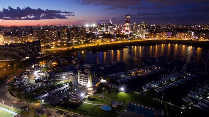 Cuál es el país más europeo de Latinoamérica. Vista aérea de Montevideo, capital de Uruguay. El país más europeo de Latinoamérica según lo que piensan muchos españoles./
Foto Turismo de Uruguay.