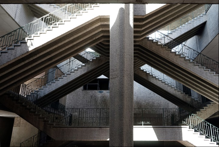 Toda la arquitectura del Panteón Subterráneo de la Chacarita se resuelve con un grado alto de funcionalidad y poética (Foto: Néstor Barbitta).