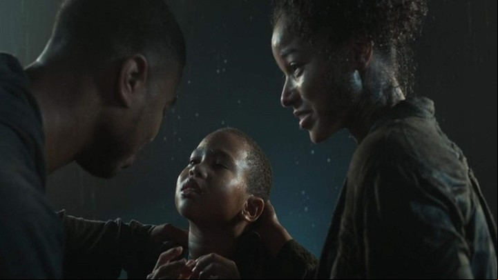 Michael B. Jordan, Alisha Wainwright y Ja'Siah Young en "Cómo criar a un superhéroe".