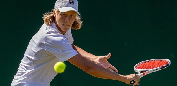 Leo, el hijo menor de Bjorn Borg, dio su primer paso en el circuito mientras intenta esquivar una fama que jamás buscó