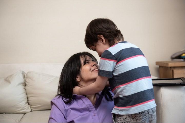 Cintia Fritz y su hijo Lautaro. Foto: Alejandro Guyot