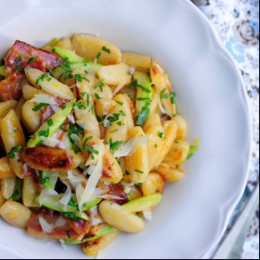 Cavatellis de ricota con salsa carbonara