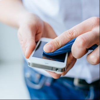 Cómo limpiar y desinfectar tus dispositivos electrónicos de manera segura 