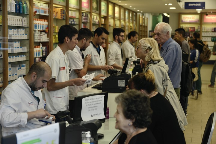 Hay un curso que permite en pocos meses comenzar a trabajar en farmacias. Foto: Andrés D’Elía.