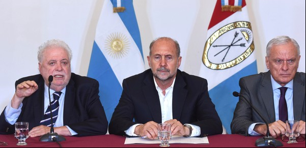 Coronavirus en la Argentina: la grieta se mudó a Santa Fe y enfrenta al PJ con el socialismo