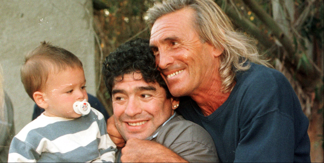 Murió Hugo "El Loco" Gatti: el día de los 4 goles del “gordito” Diego Maradona al que ovacionaron hasta los de Boca