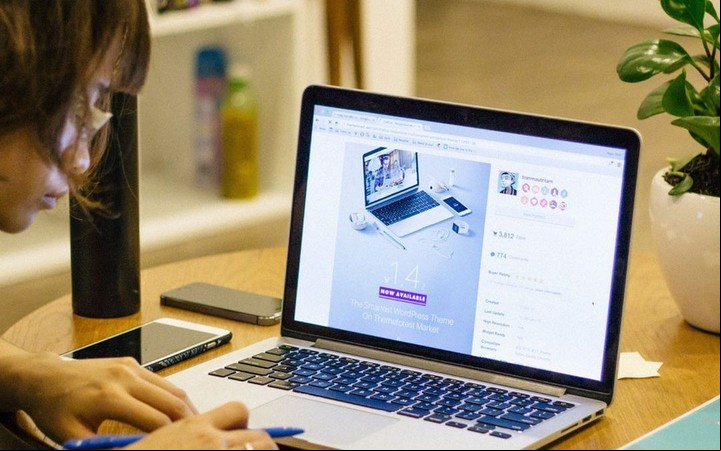 No hace falta disponer una súper computadora para editar los videos.