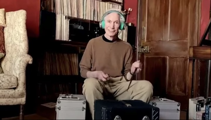 Charlie Watts, durante la presentación de los Rolling Stones en el megaconcierto One World. Allí sorprendió al tocar sin batería y con unos palillos con diversos sonidos de percusión.