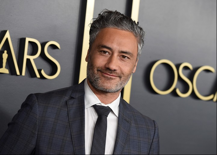 Taika Waititi en el Nominees Luncheon de la Academia de Holywood. Ganó un Oscar por "Jojo Rabbit". Foto AP